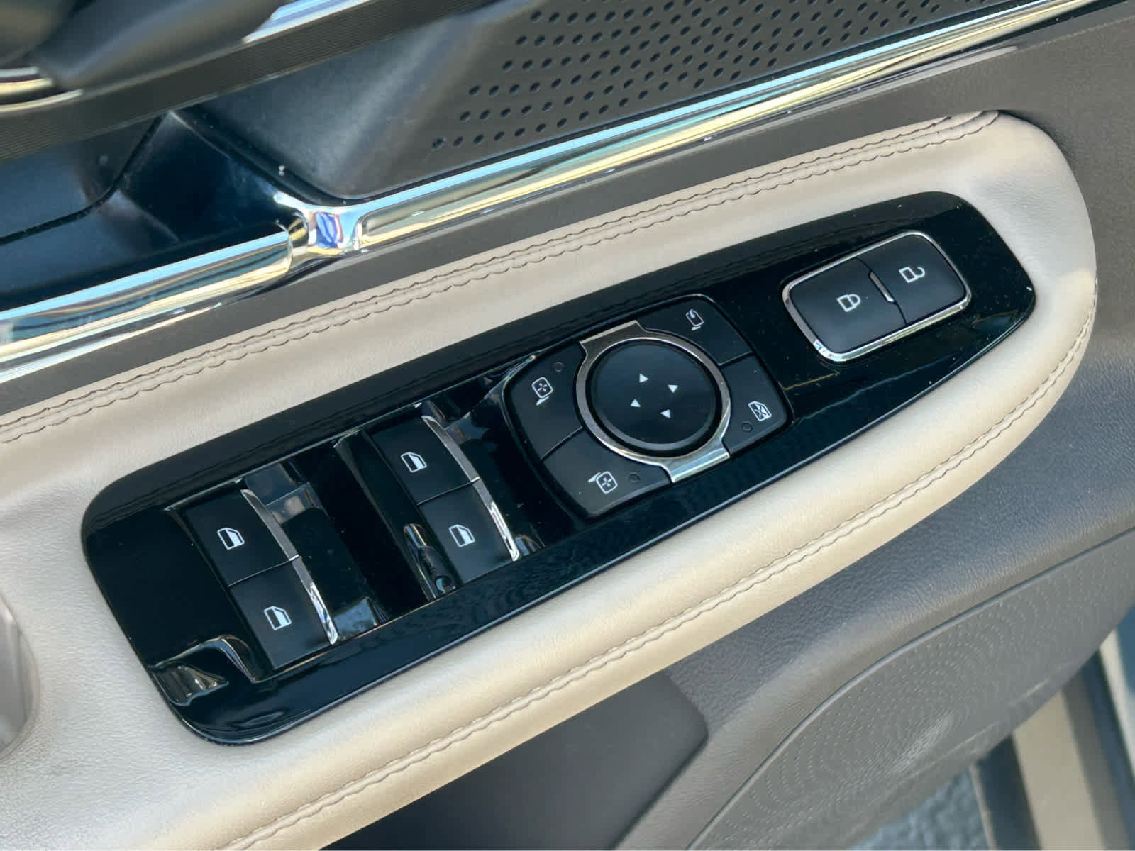 Used 2023 Lincoln Corsair FWD w/ Equipment Group 101A image 23