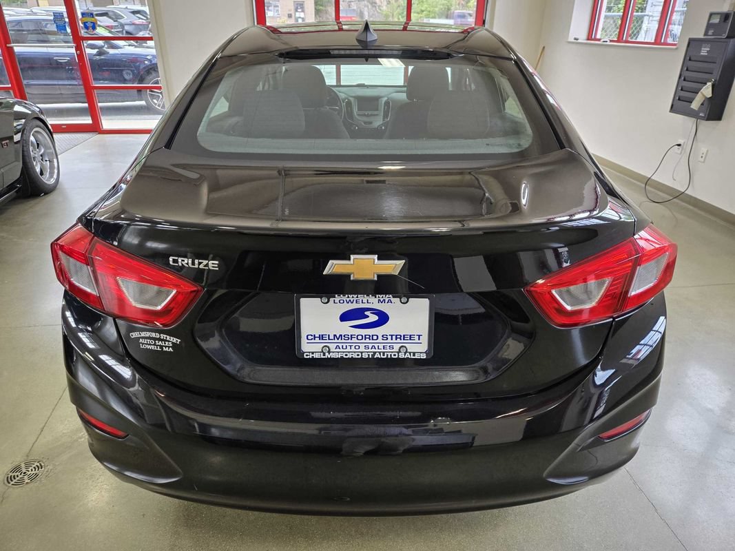 Used 2017 Chevrolet Cruze LS FWD image 5