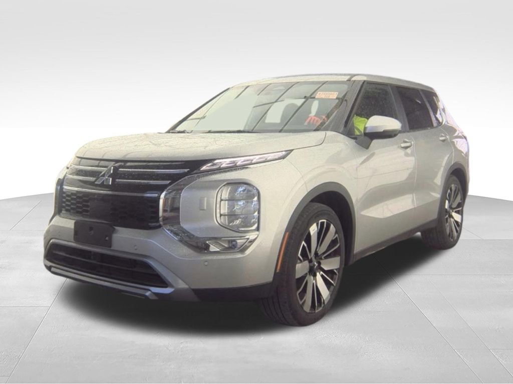Used 2025 Mitsubishi Outlander AWD image 18
