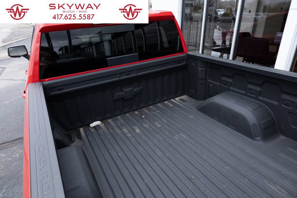 Used 2025 Chevrolet Silverado 1500 LT AWD/4WD image 16