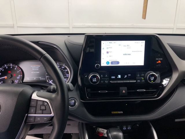 Used 2023 Toyota Highlander XLE AWD/4WD image 20