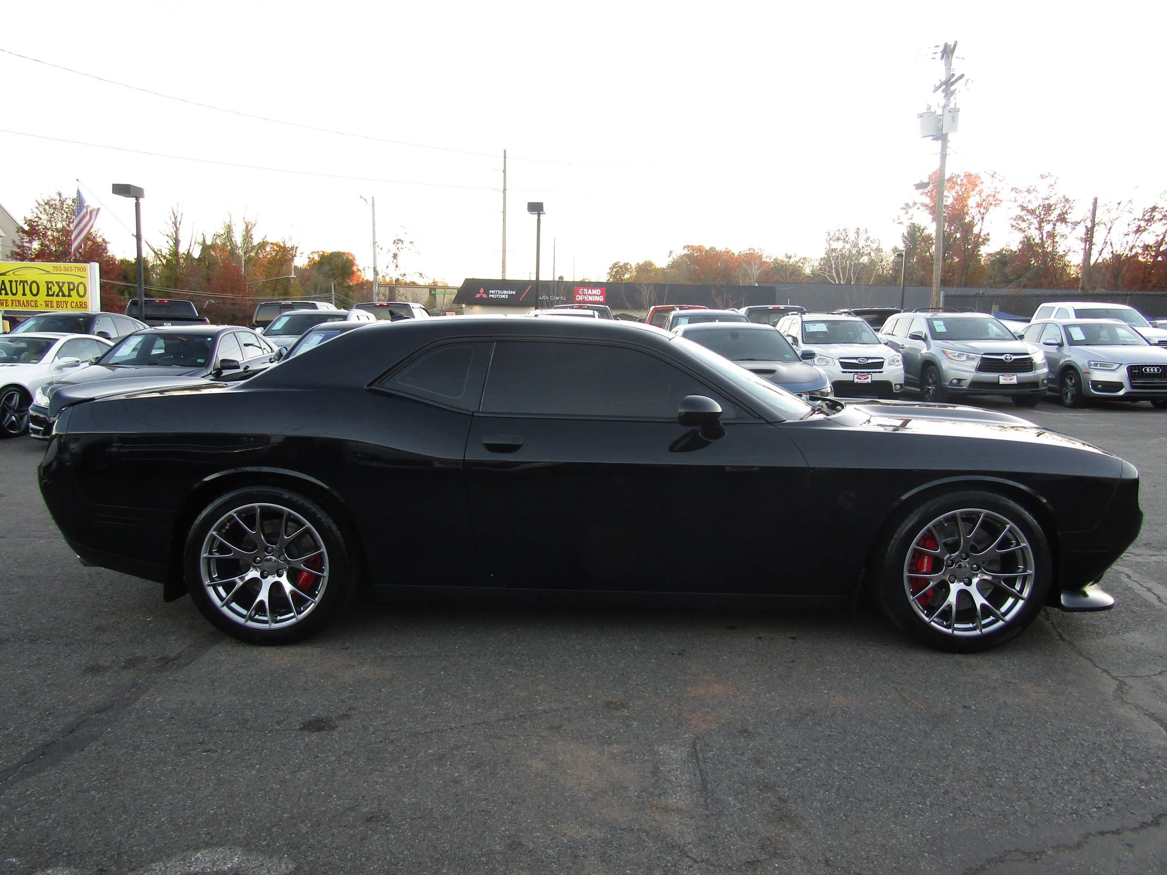 Used 2015 Dodge Challenger SRT w/ Technology Group image 8