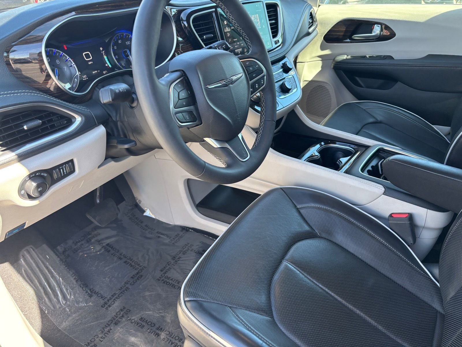 Used 2024 Chrysler Pacifica Limited image 20