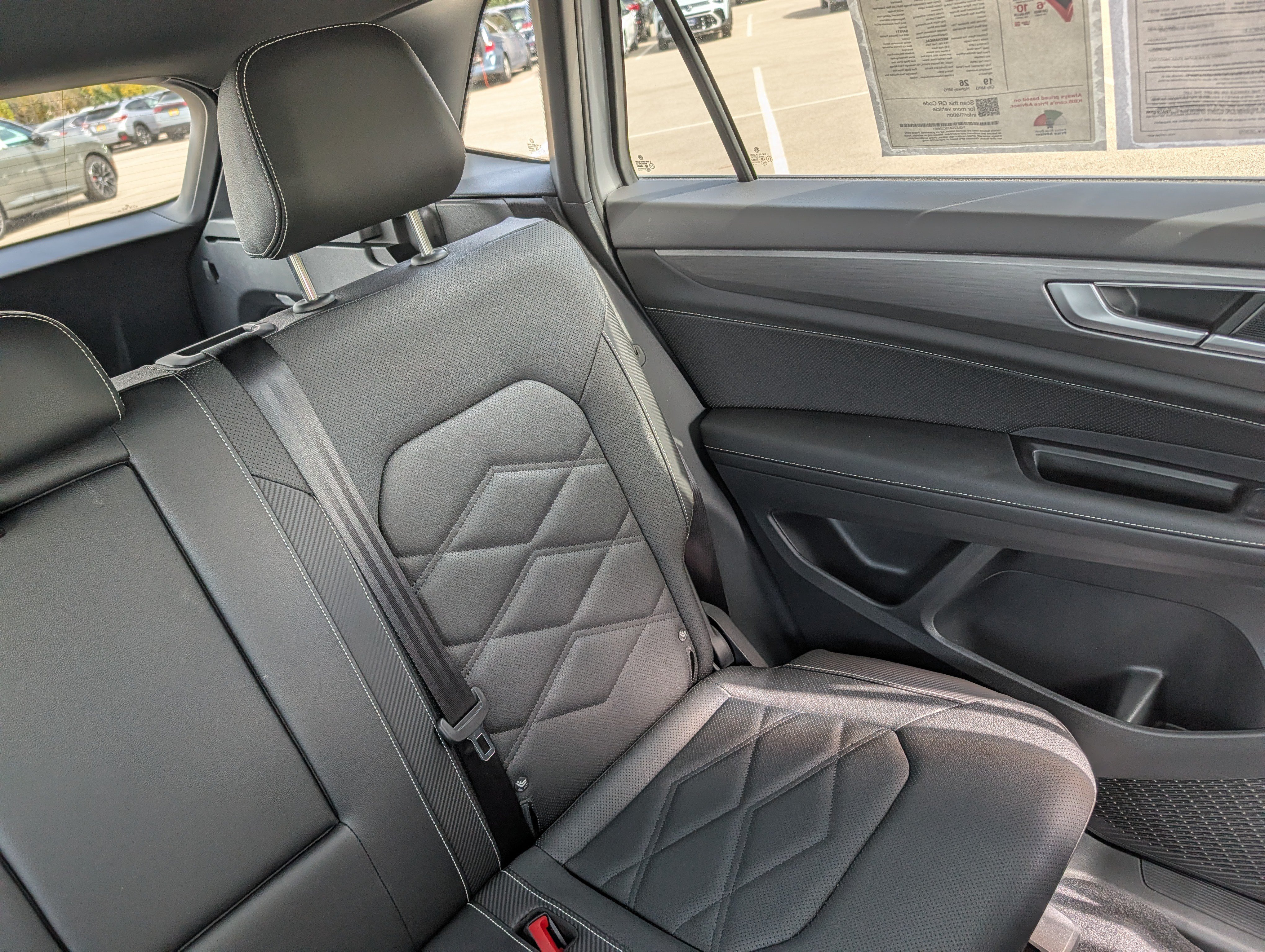 Certified 2025 Volkswagen Atlas Cross Sport SE AWD/4WD image 17