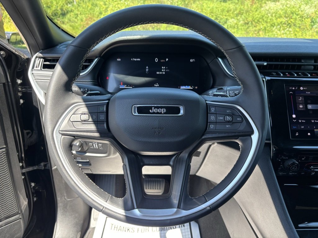 Used 2024 Jeep Grand Cherokee L Laredo image 13