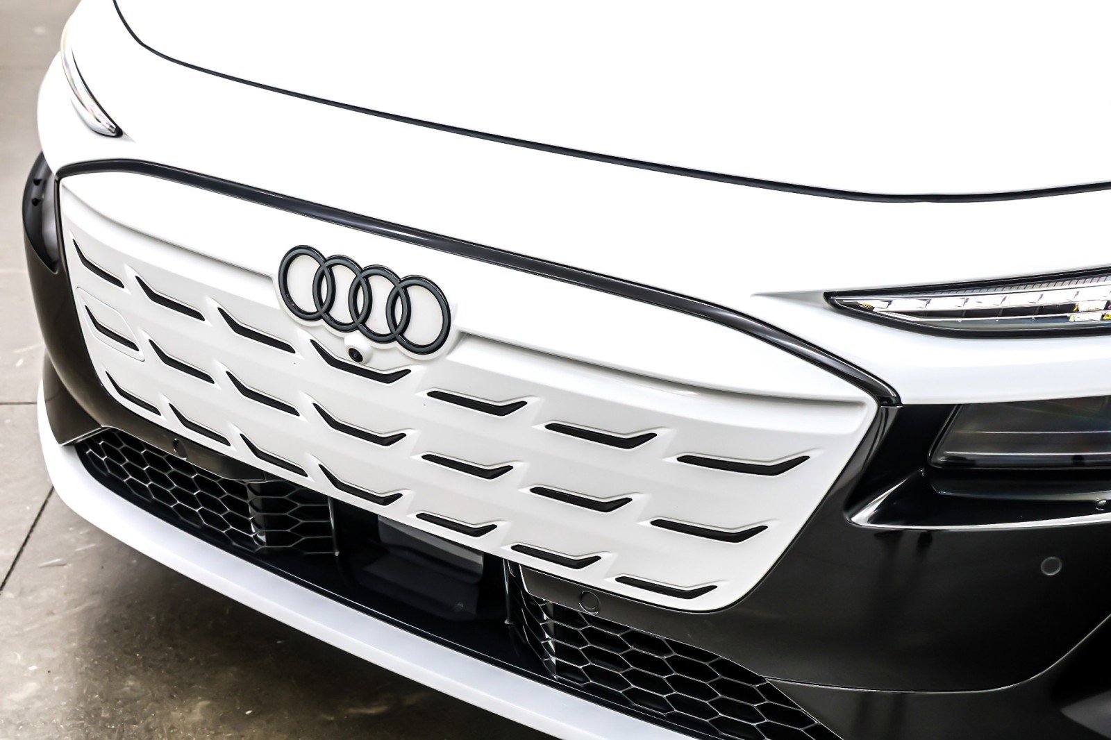 Used 2025 Audi S6 e-tron Premium Plus w/ Premium Plus image 14