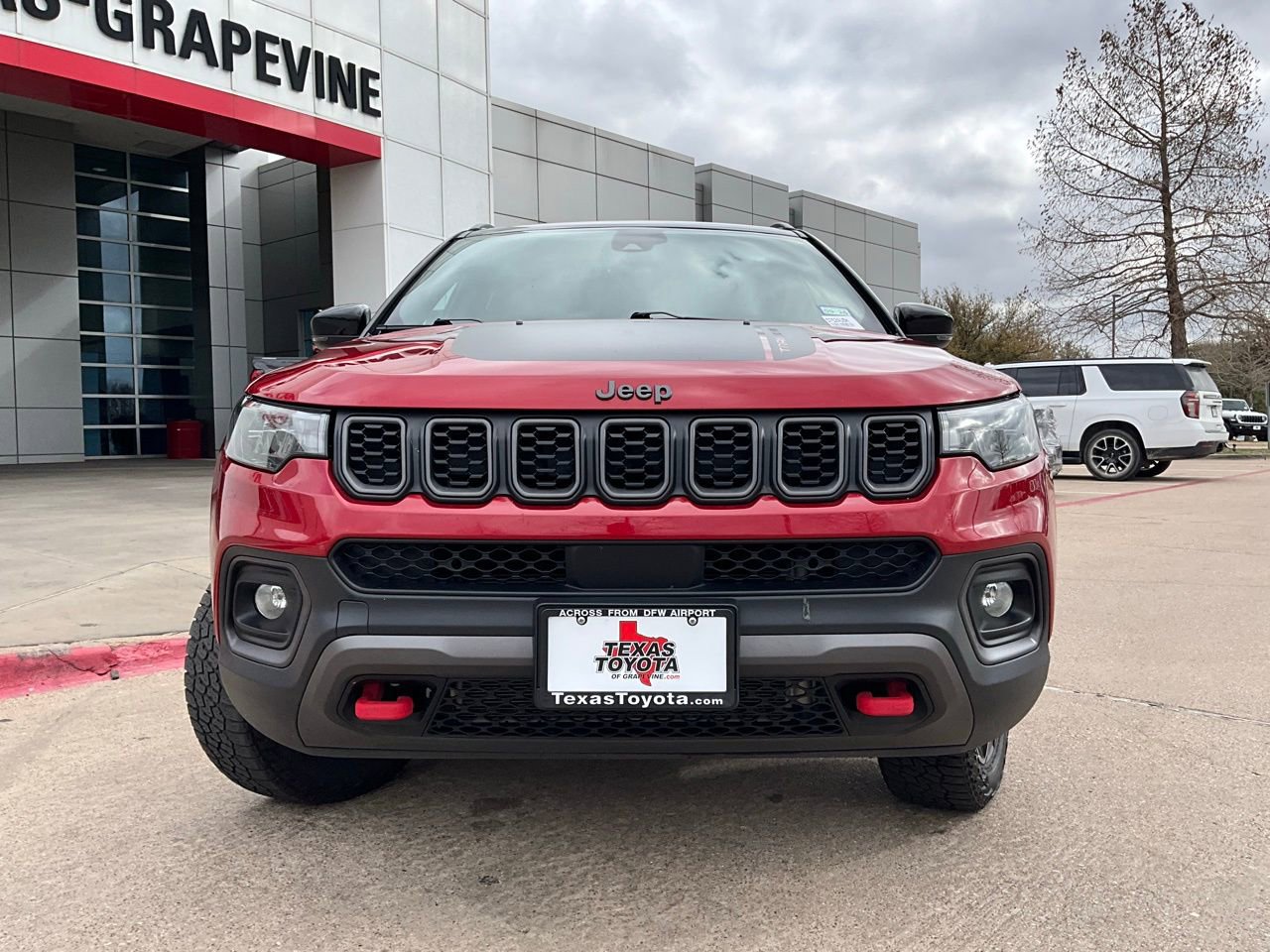 Used 2025 Jeep Compass Trailhawk image 3