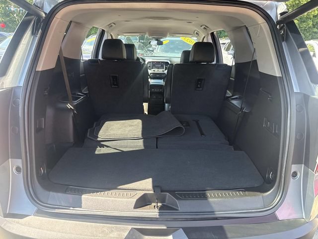 Used 2023 GMC Acadia SLT AWD/4WD image 9