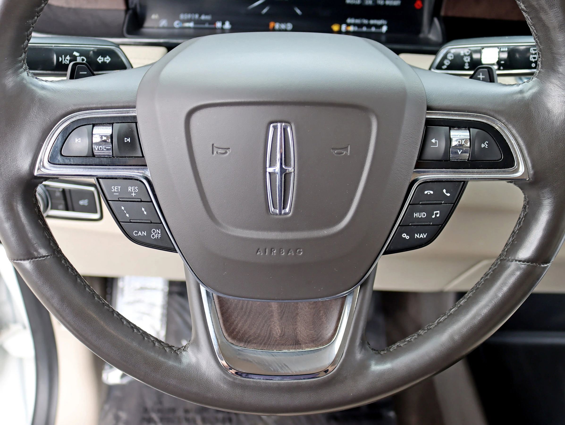 Used 2020 Lincoln Navigator L Reserve w/ Luxury Package AWD/4WD image 18