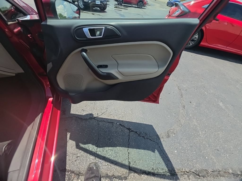 Used 2016 Ford Fiesta Titanium FWD image 32
