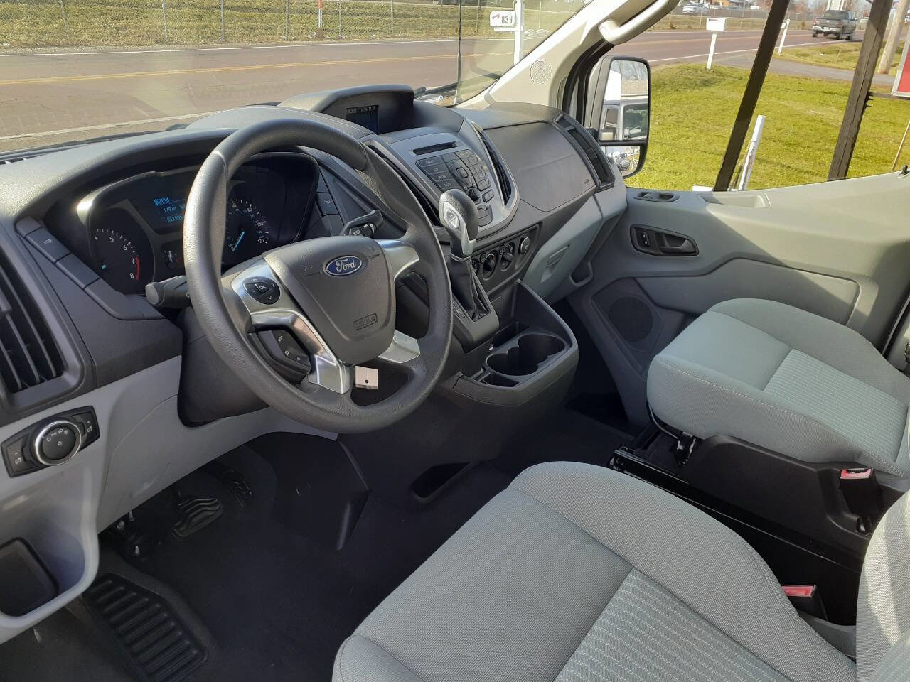 Used 2015 Ford Transit 350 XLT image 9