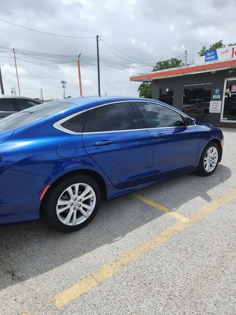 Used 2015 Chrysler 200 Limited FWD image 4