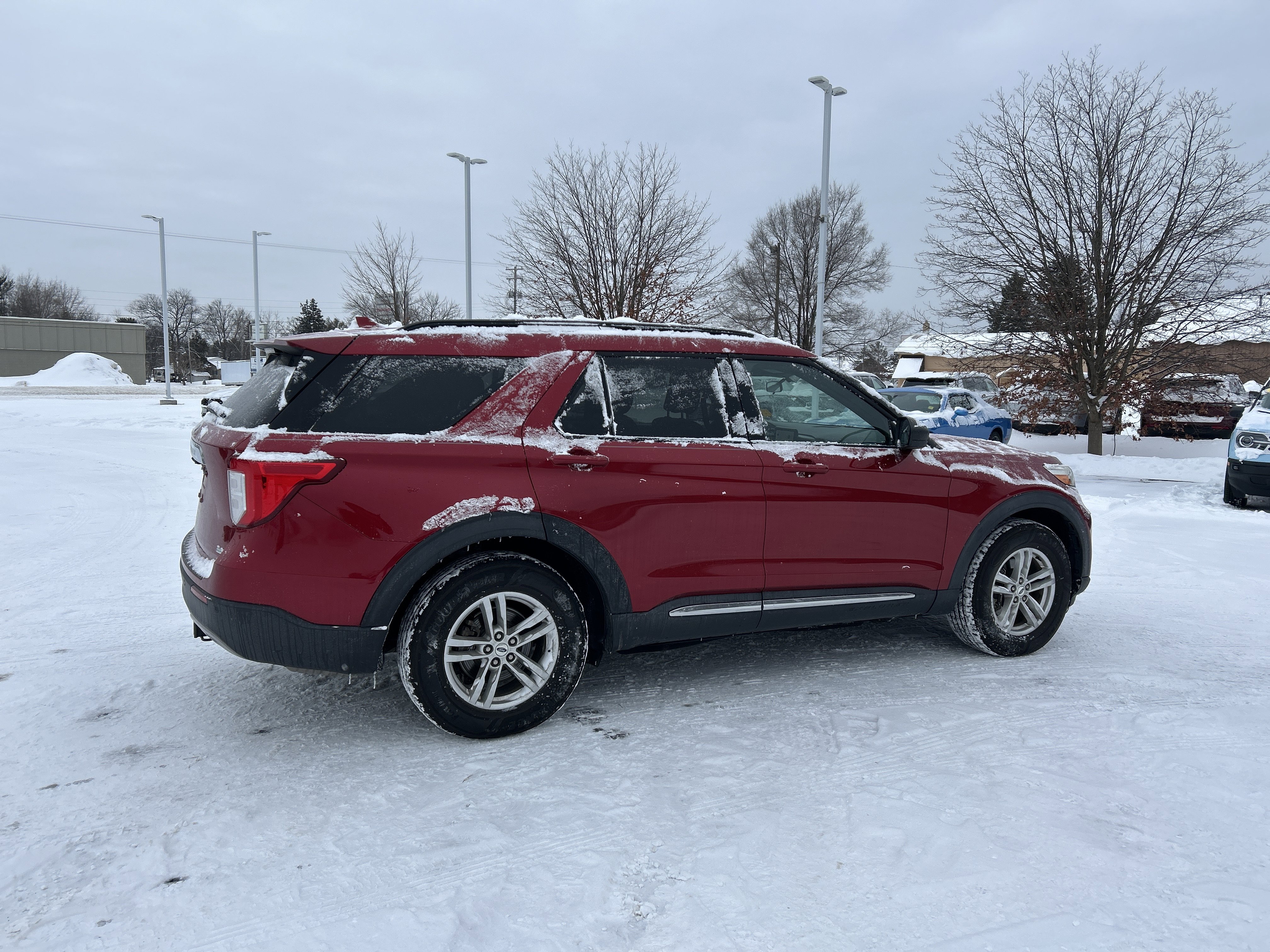 Used 2020 Ford Explorer XLT w/ Equipment Group 202A image 4