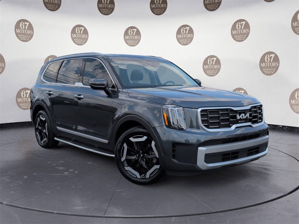 Used 2023 Kia Telluride S w/ S Sunroof Package