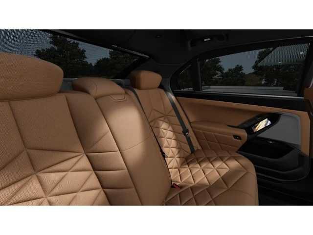 New 2027 BMW 740i xDrive w/ M Sport Professional Package AWD/4WD image 12