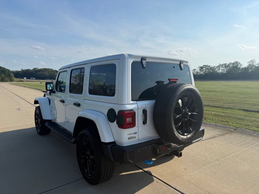 Used 2022 Jeep Wrangler Unlimited Sahara w/ Cold Weather Group AWD/4WD image 8