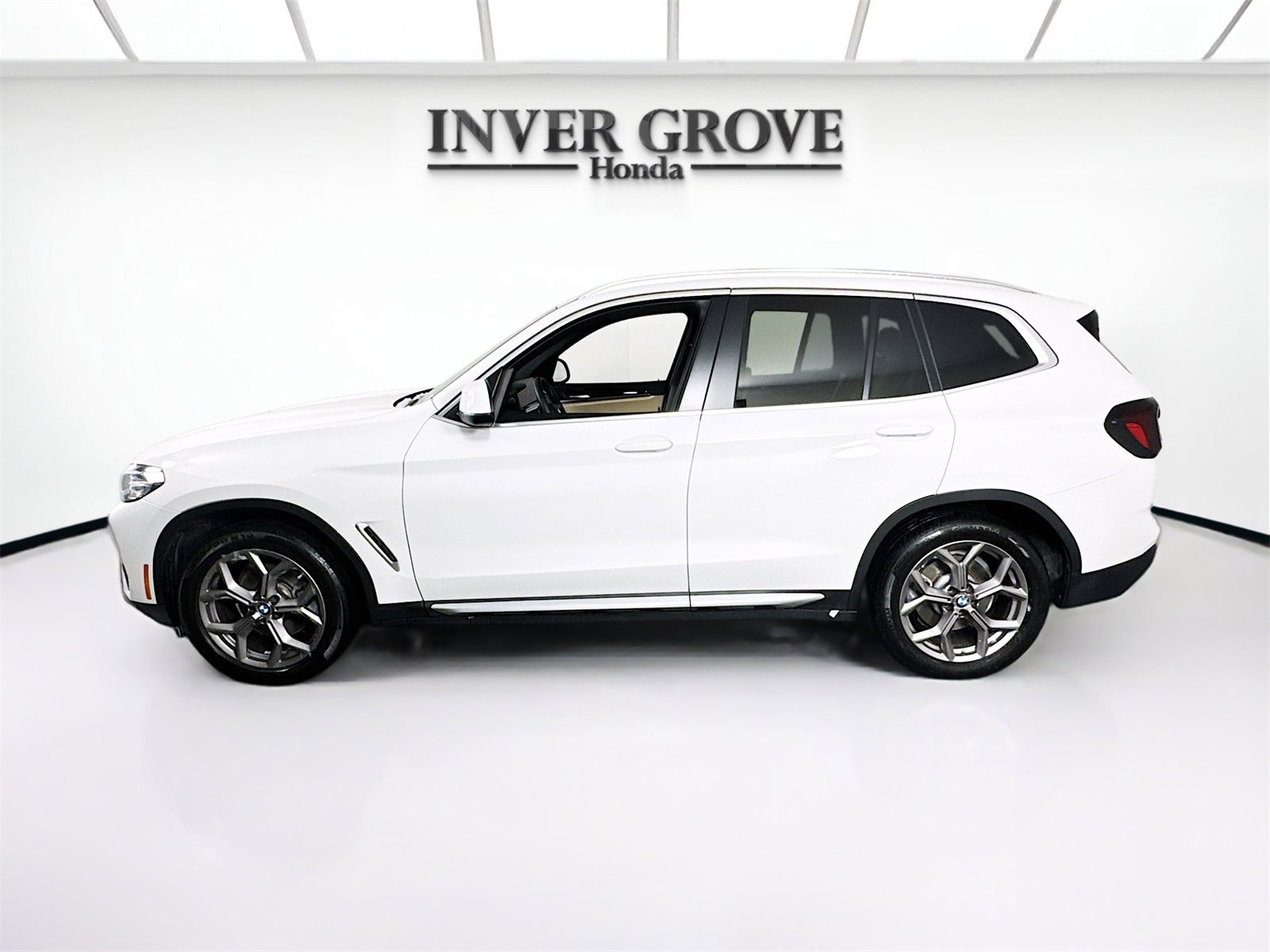 Used 2024 BMW X3 xDrive30i w/ Premium Package w/ZPA image 8