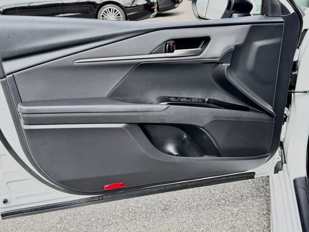 Used 2025 Toyota Camry SE w/ Convenience Package FWD image 16