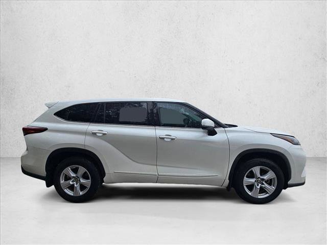 Used 2020 Toyota Highlander LE image 4