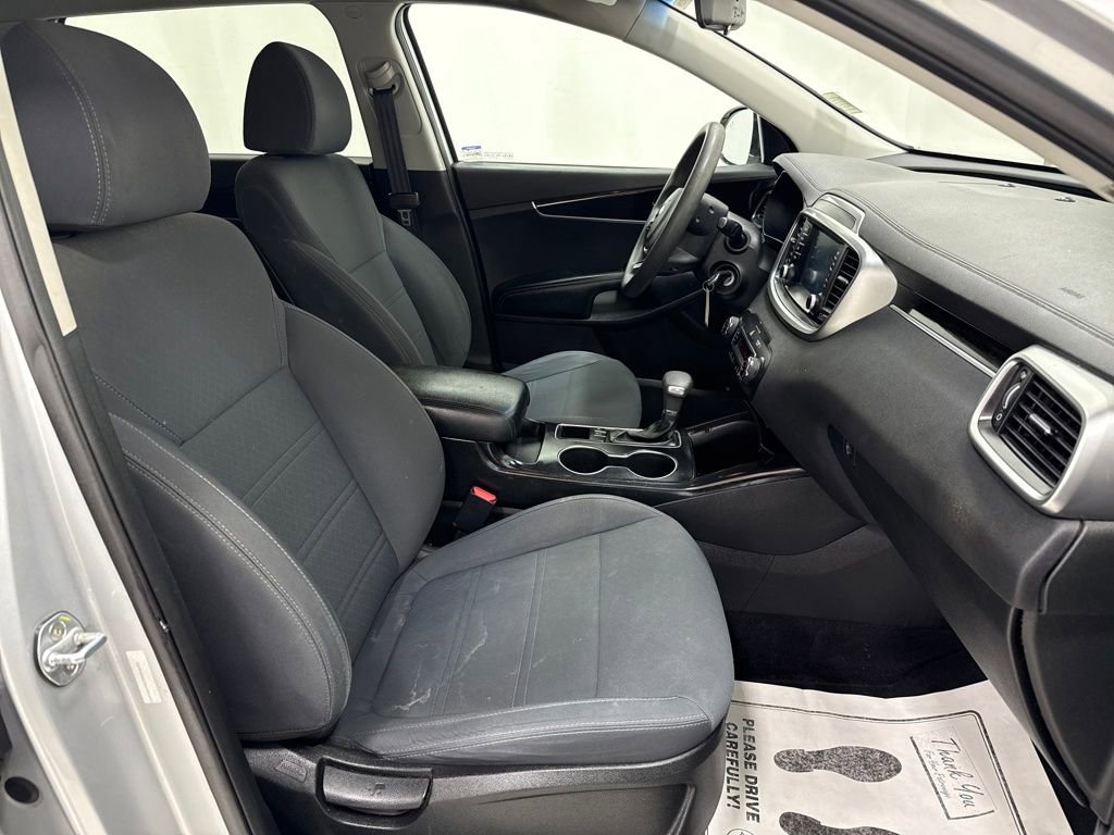 Used 2019 Kia Sorento LX image 9