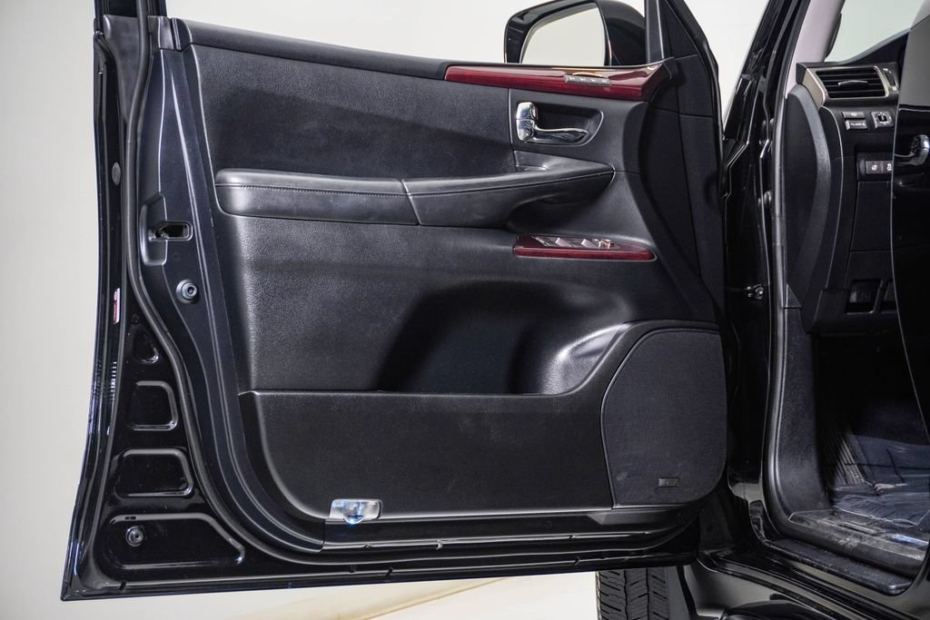 Used 2013 Lexus LX 570 4WD w/ Luxury Pkg image 30