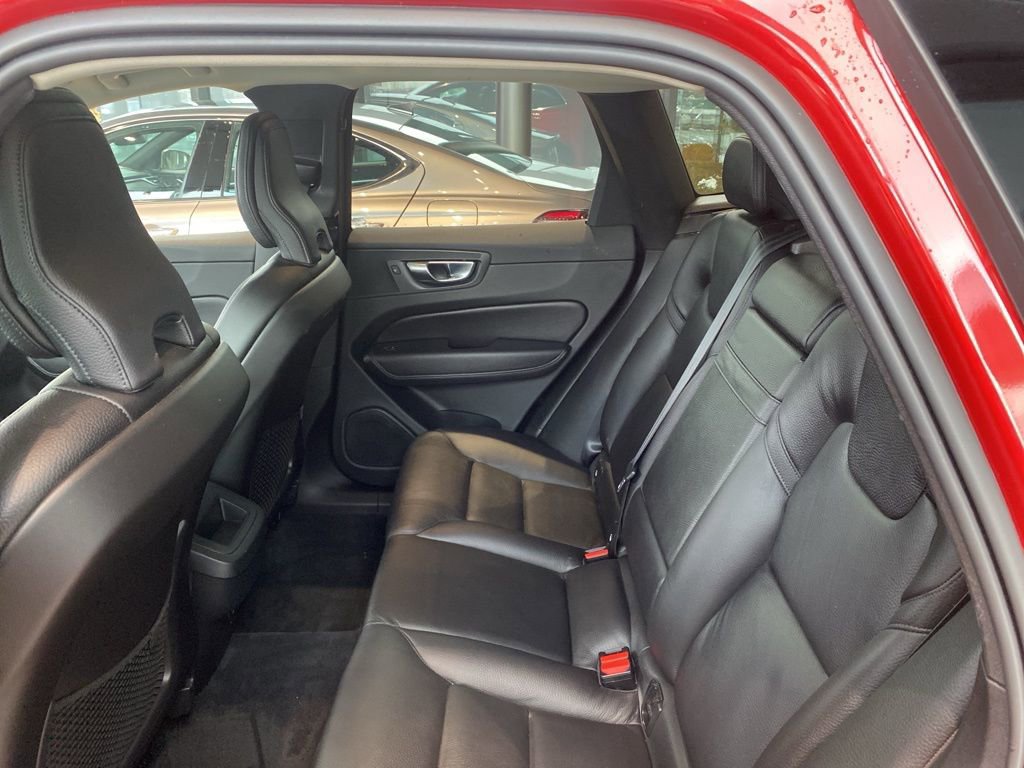 Used 2021 Volvo XC60 T6 Momentum image 26