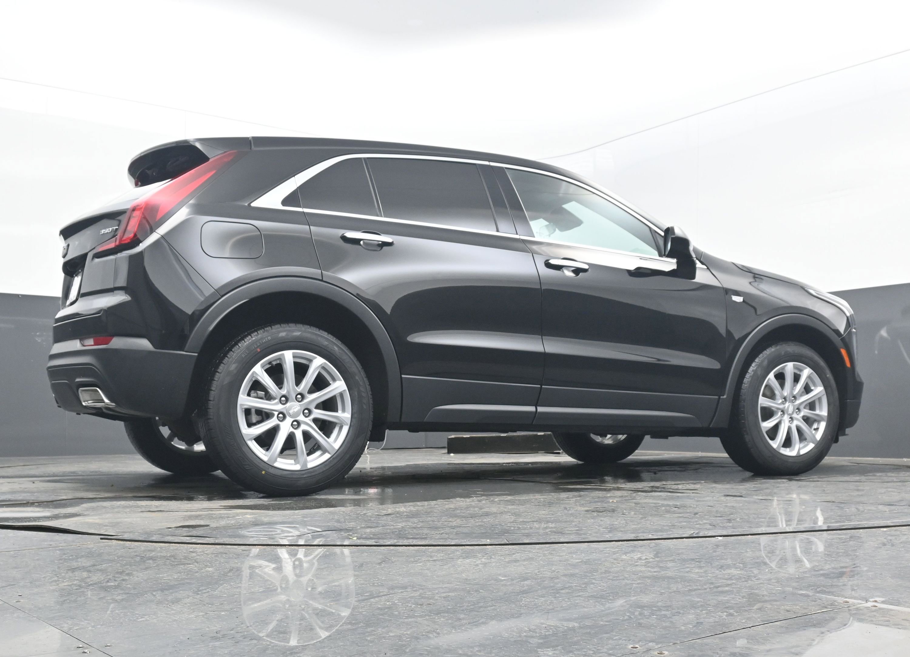 Used 2023 Cadillac XT4 Luxury w/ Cold Weather Package image 24