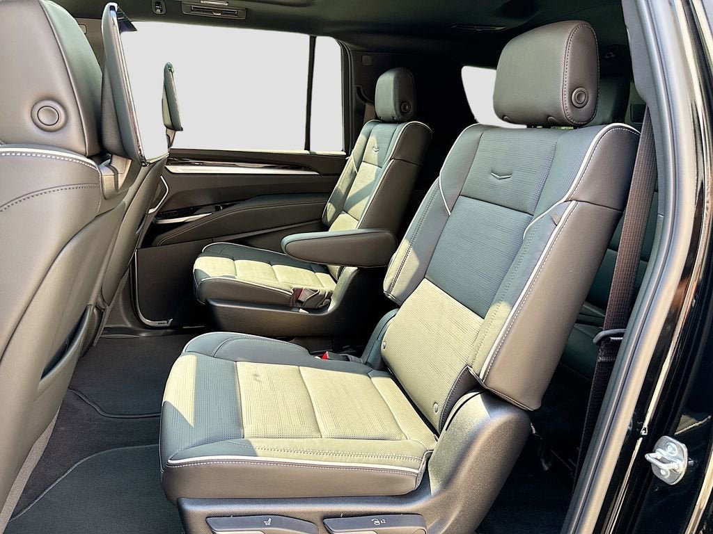New 2026 Cadillac Escalade ESV Luxury w/ Touring Package AWD/4WD image 30