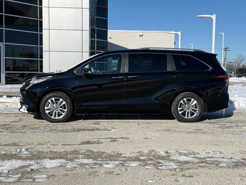 Used 2026 Toyota Sienna Limited image 6