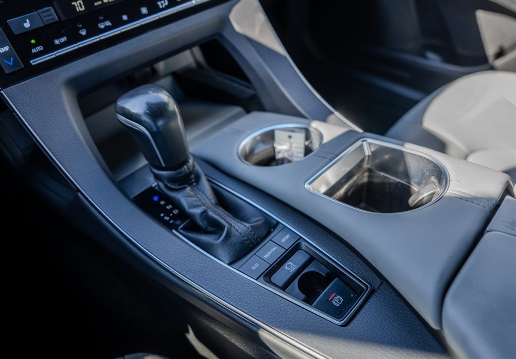 Used 2020 Toyota Avalon XLE FWD image 22