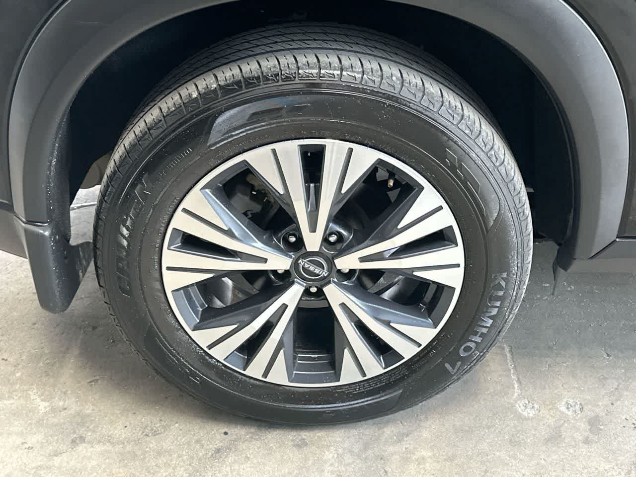 Used 2023 Nissan Rogue SV FWD image 11