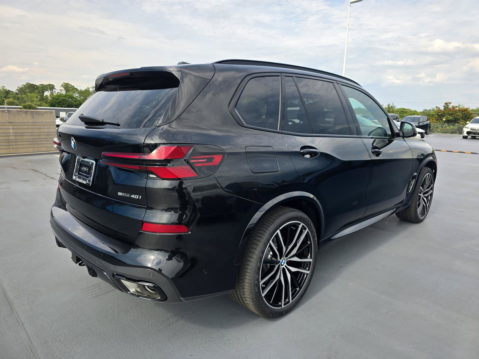 New 2026 BMW X5 sDrive40i w/ M Sport Package RWD image 2