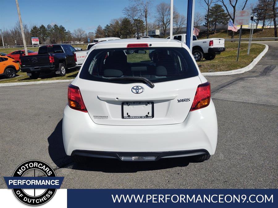 Used 2017 Toyota Yaris L w/ Carpet Mat Package FWD image 4