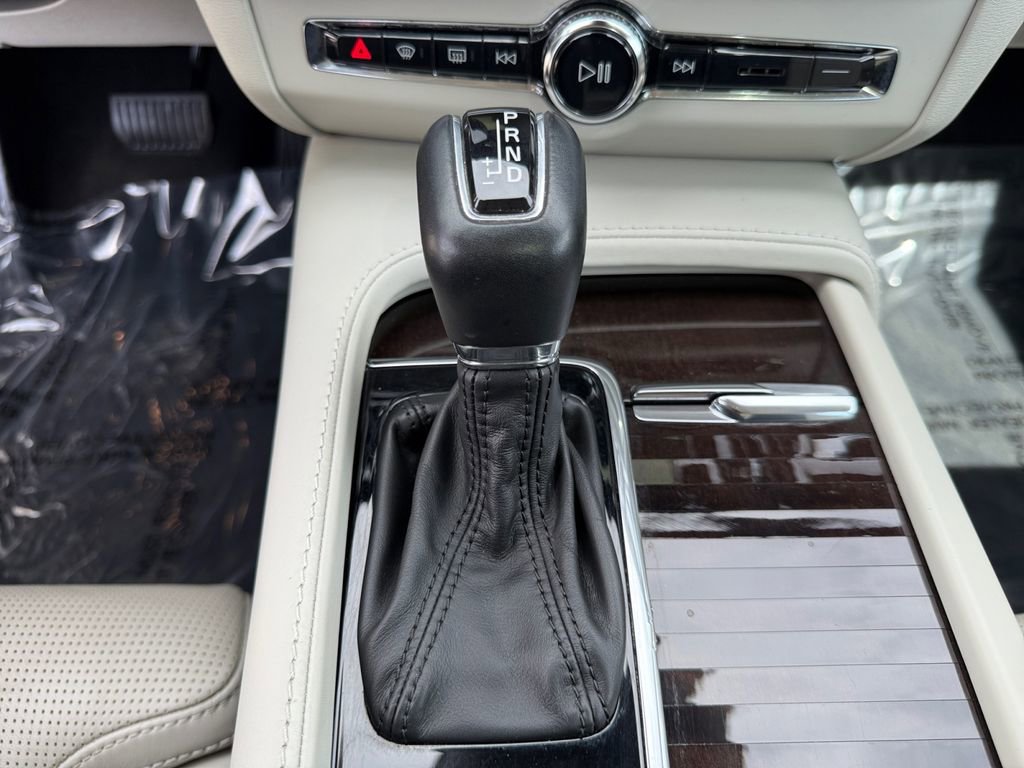 Used 2018 Volvo V90 T6 Inscription image 18