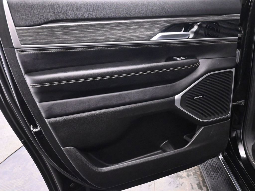 Used 2024 Jeep Wagoneer L Series II w/ Flexible Seating Group image 13