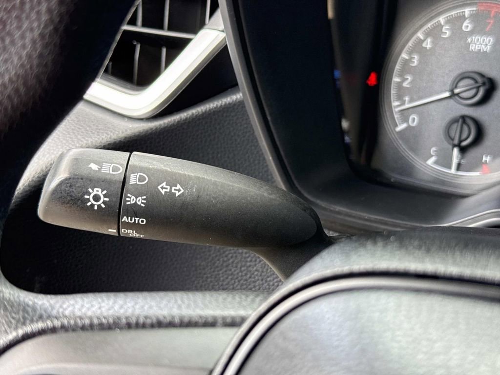 Used 2021 Toyota Corolla LE image 37