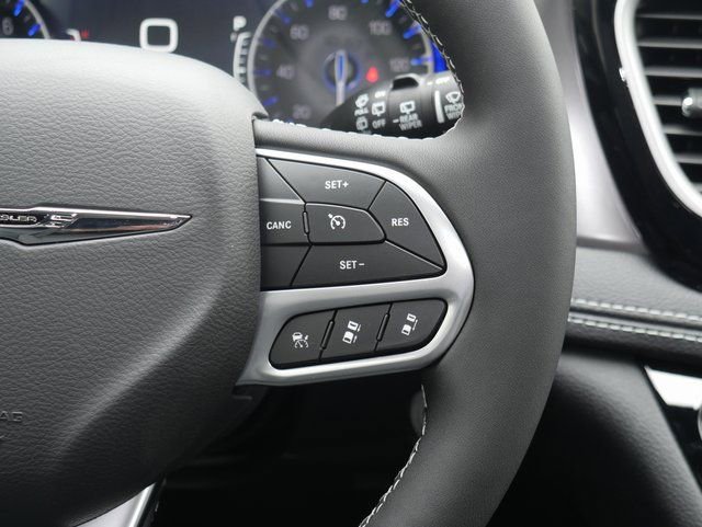 New 2026 Chrysler Pacifica Select image 18