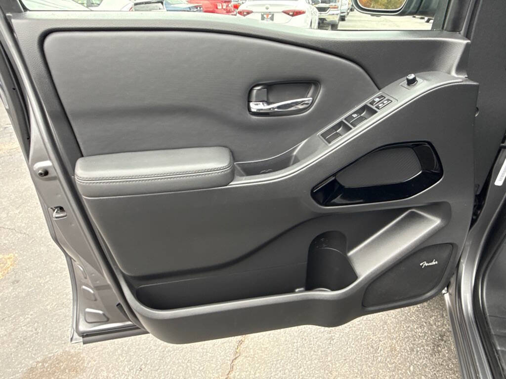 Used 2022 Nissan Frontier PRO-4X image 23