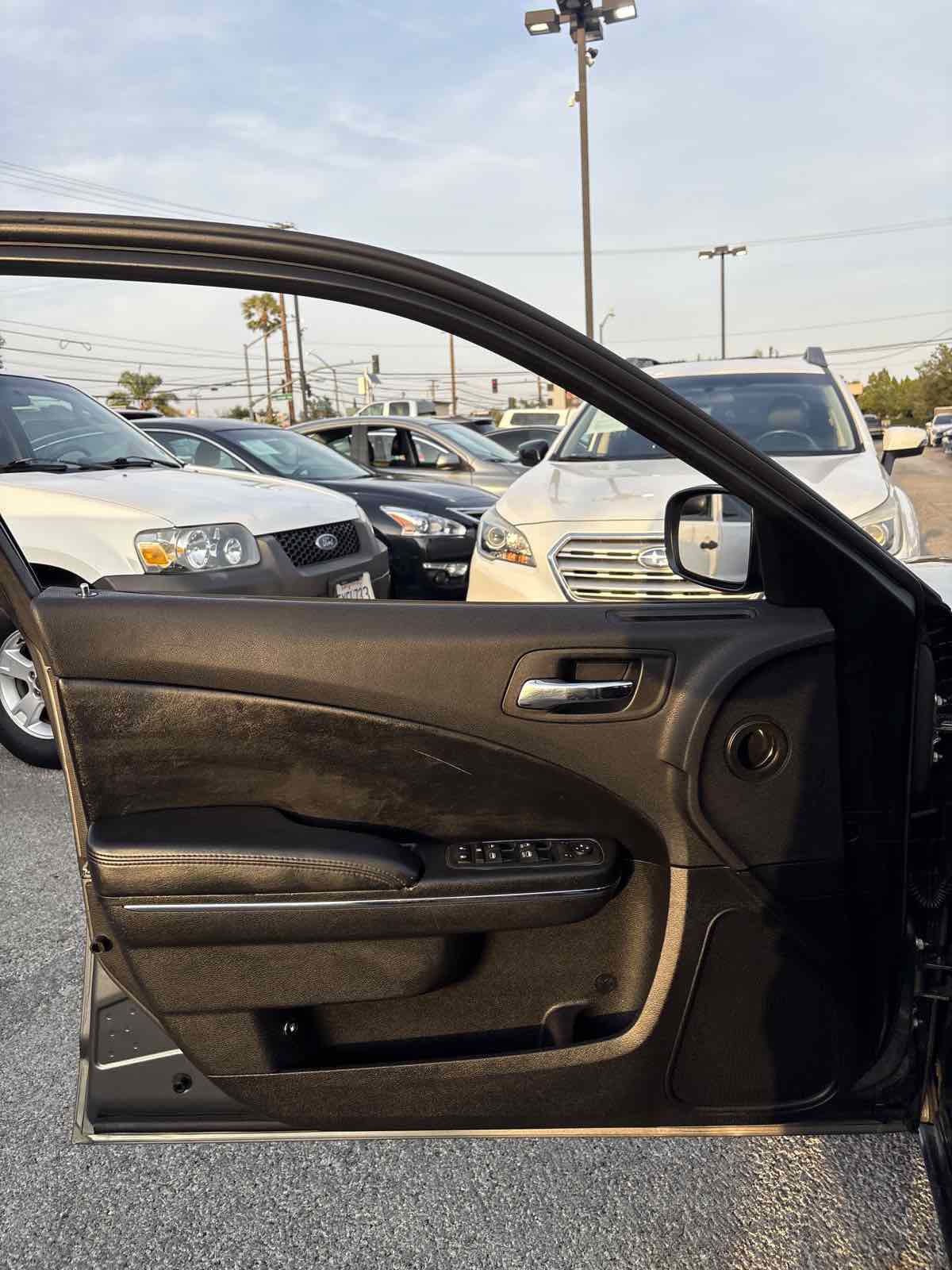 Used 2012 Dodge Charger SE RWD image 5