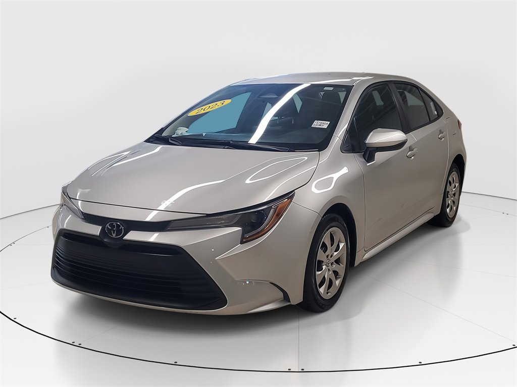 Used 2023 Toyota Corolla LE image 4