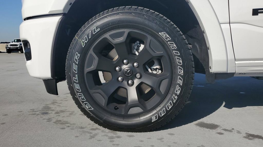 New 2026 RAM 1500 4x4 Crew Cab image 7