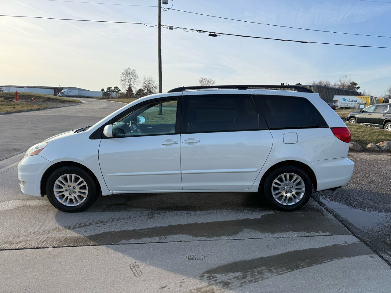 Used 2009 Toyota Sienna XLE image 10