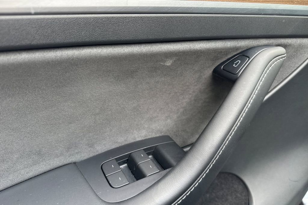 Used 2023 Tesla Model Y Long Range image 10