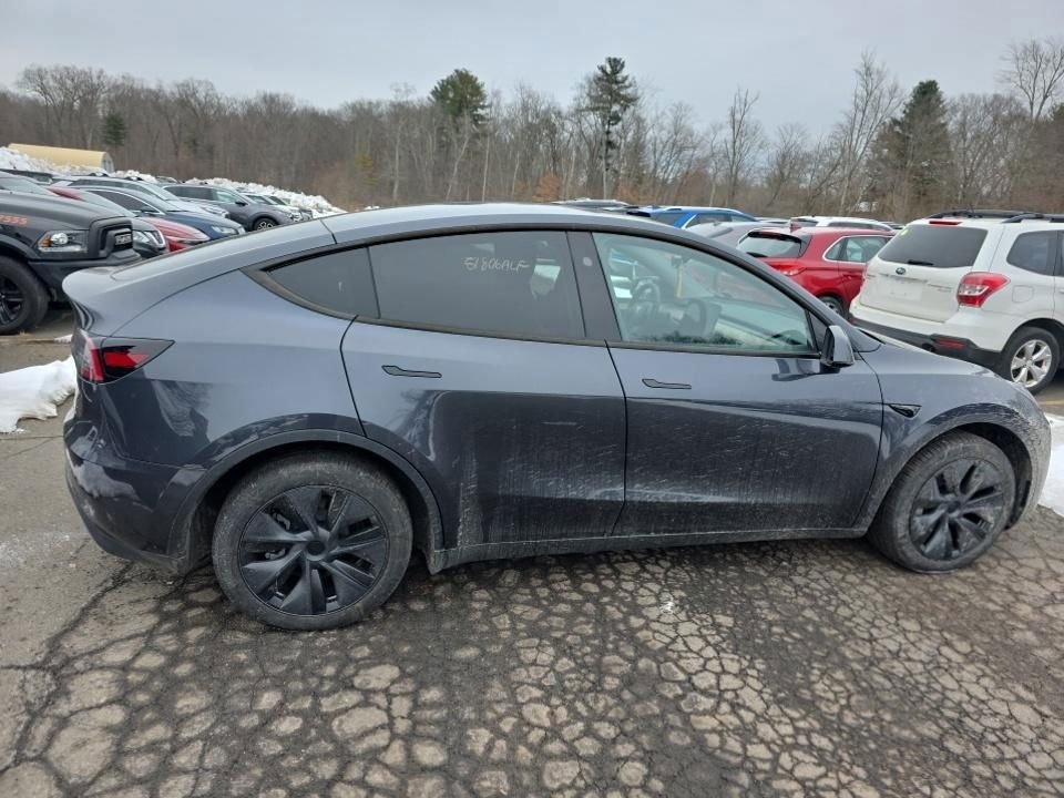 Used 2024 Tesla Model Y Long Range image 10