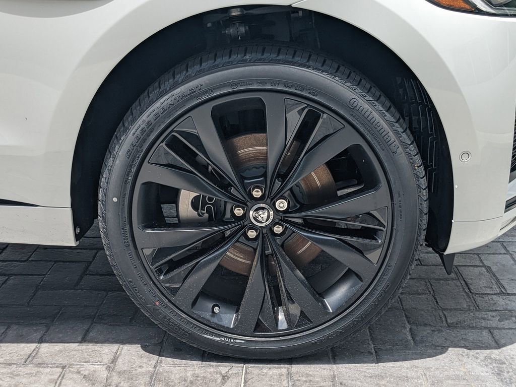 New 2026 Jaguar F-PACE R-Dynamic S image 10