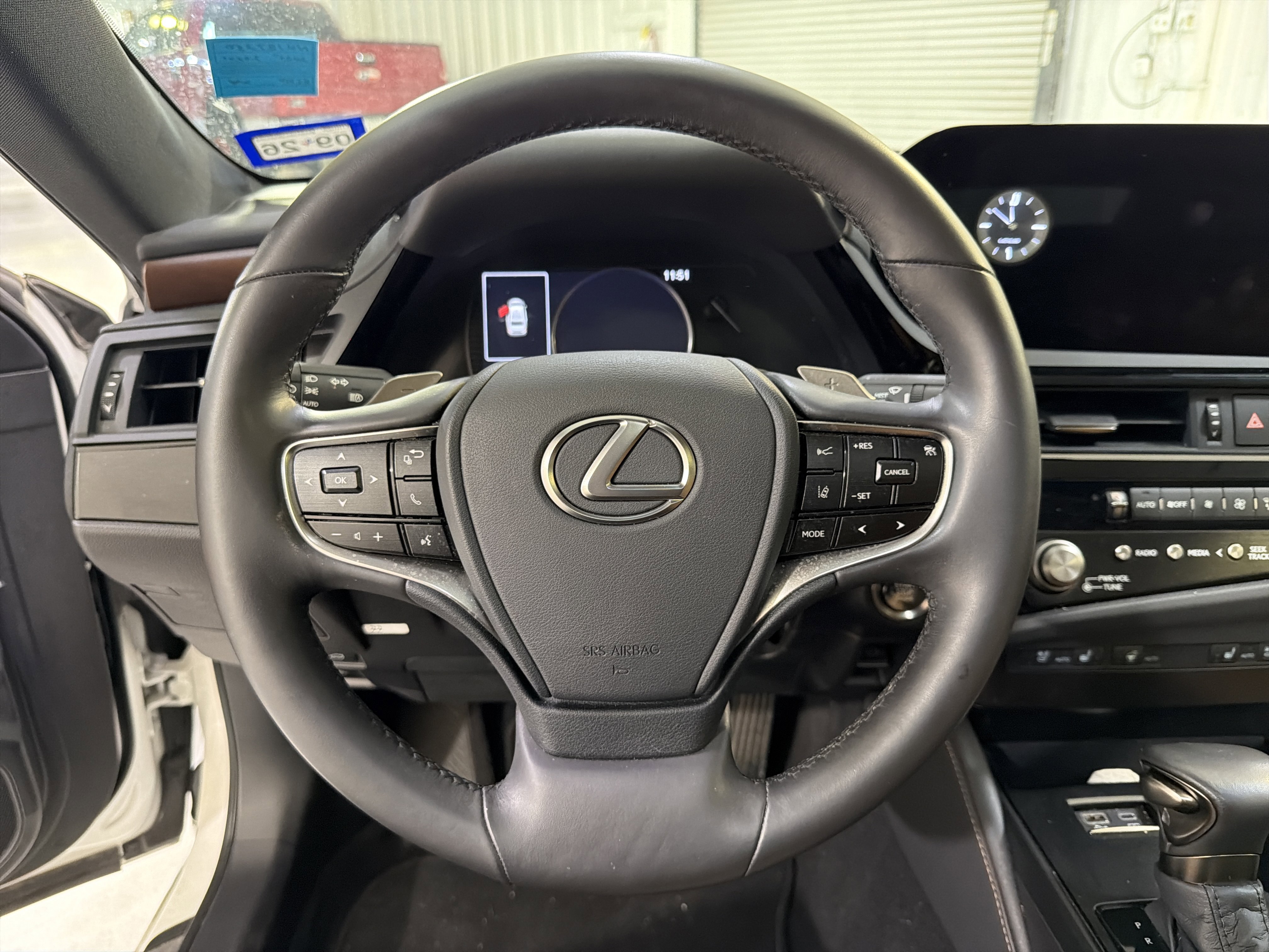 Used 2025 Lexus ES 350 w/ Premium Package FWD image 16