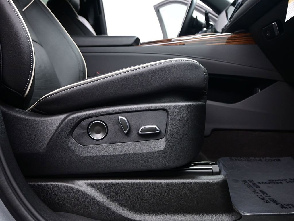 Used 2024 Cadillac Escalade Premium Luxury w/ Performance Package image 35