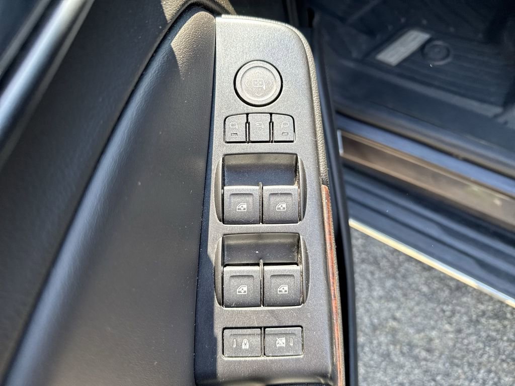 Used 2017 GMC Yukon SLT w/ Premium Edition image 13