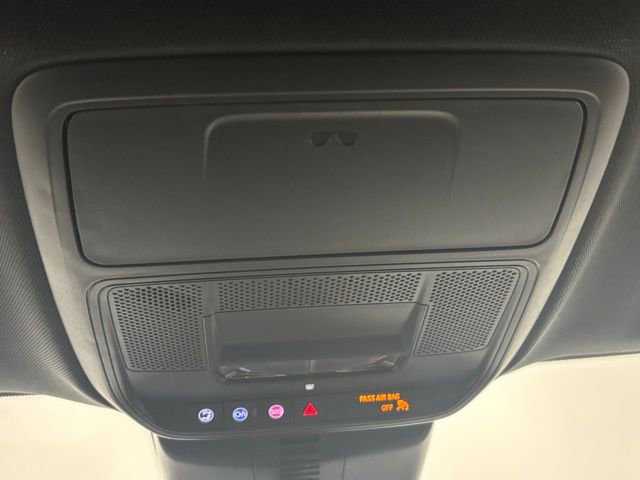 Used 2025 Chevrolet Traverse LT w/ Driver Confidence Package image 37