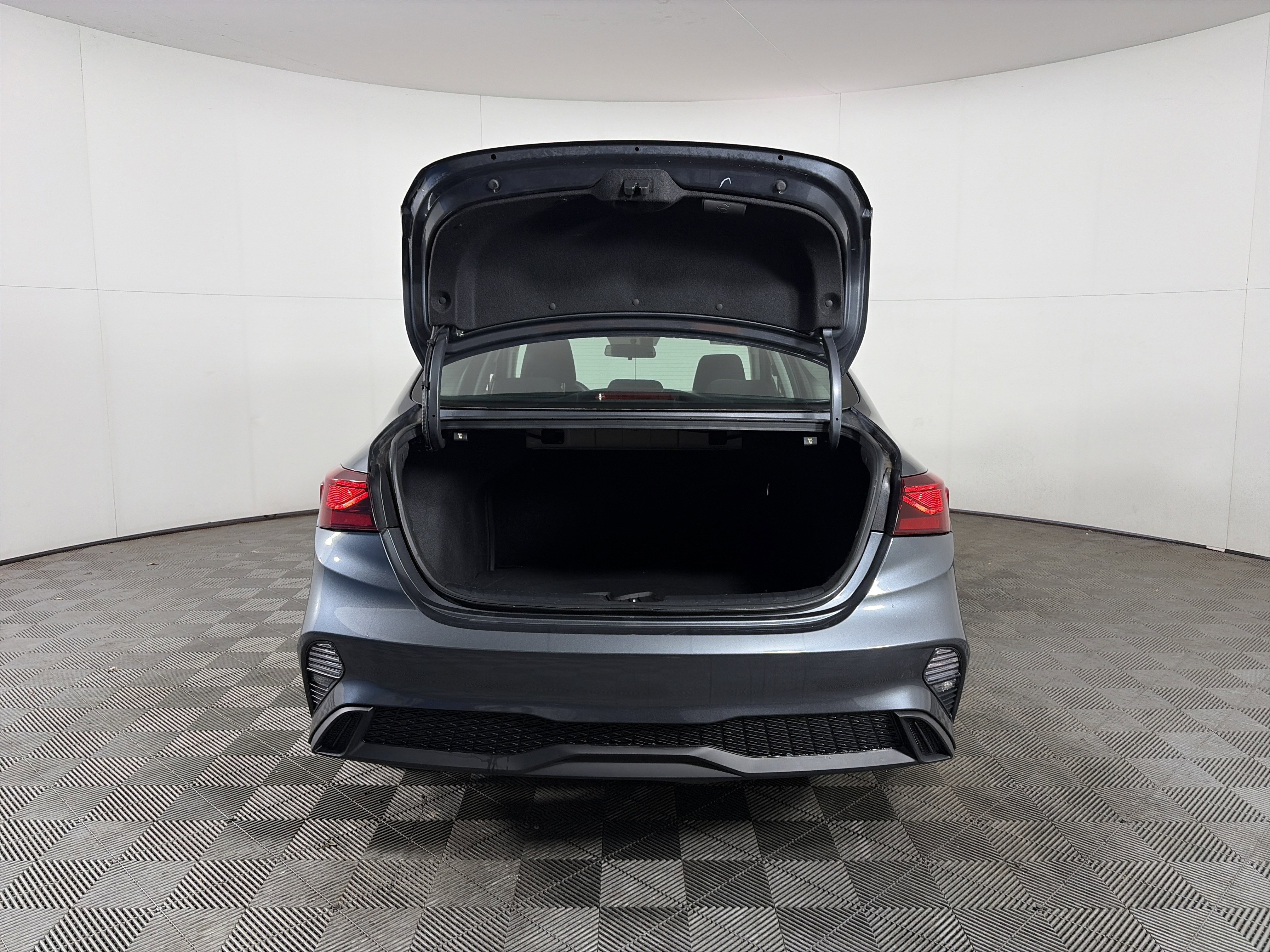 Used 2024 Kia Forte LXS w/ LXS Technology Package image 18